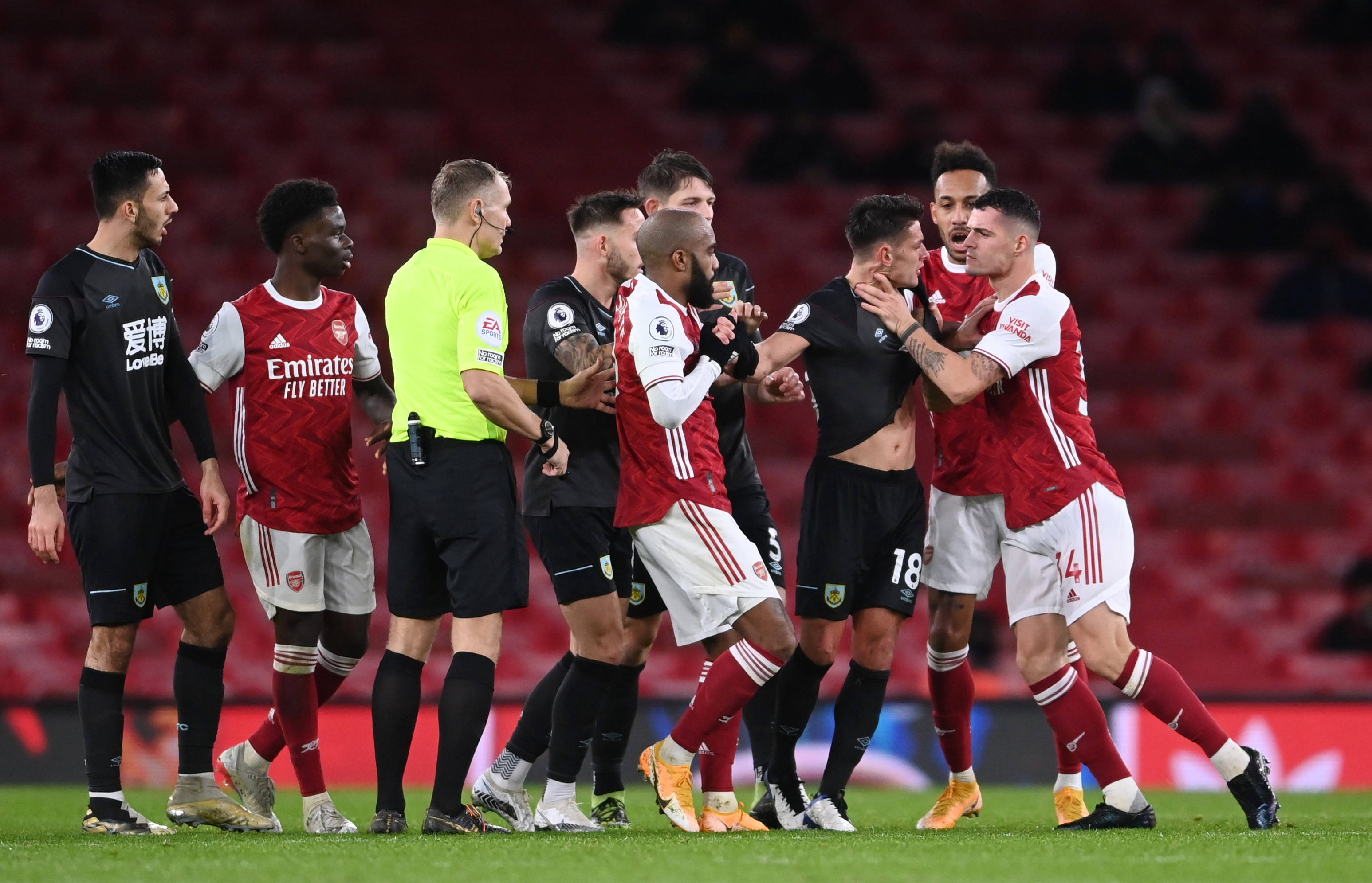 官方：马竞前锋卡洛斯-马丁租借加盟阿拉维斯